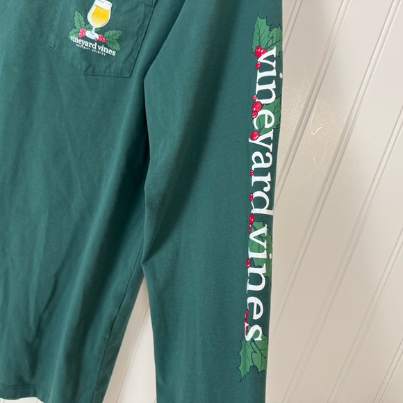 Vineyard Vines T-shirt Men’s Medium‎ long Sleeve holiday Spirits Holly - Picture 7 of 9